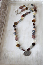 Laden Sie das Bild in den Galerie-Viewer, Hand Knotted Necklaces