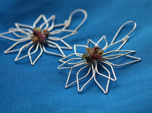 Laden Sie das Bild in den Galerie-Viewer, Sterling Silver Tourmaline Flower Earrings