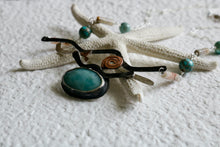 Laden Sie das Bild in den Galerie-Viewer, Larimar Ocean View Sterling Silber und Kupfer Anhänger