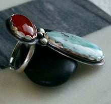 Laden Sie das Bild in den Galerie-Viewer, Sterling-Silberring mit roter Karneol- und Larimarpatina