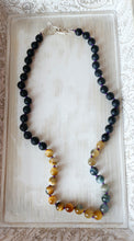 Laden Sie das Bild in den Galerie-Viewer, Hand Knotted Necklaces
