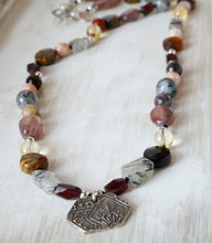 Laden Sie das Bild in den Galerie-Viewer, Hand Knotted Necklaces
